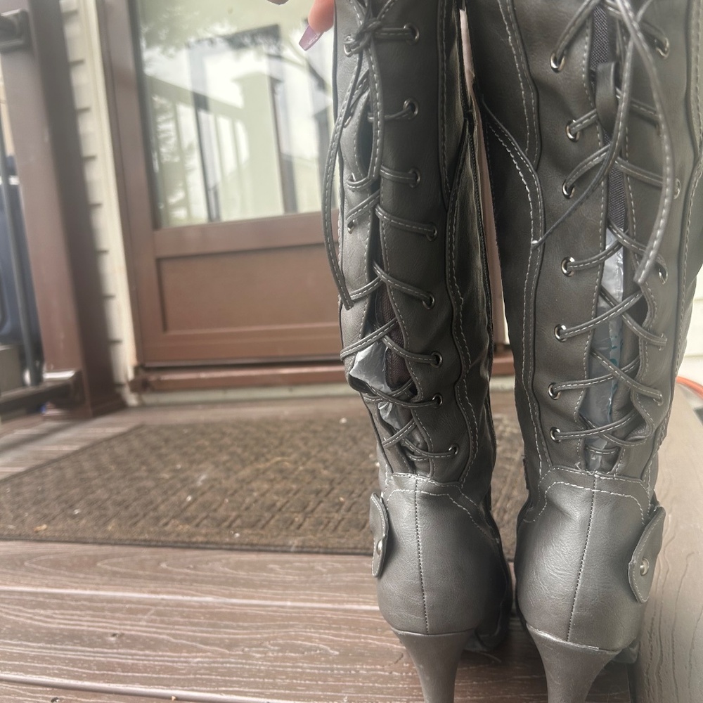 Grey boots - Picture 3 of 4